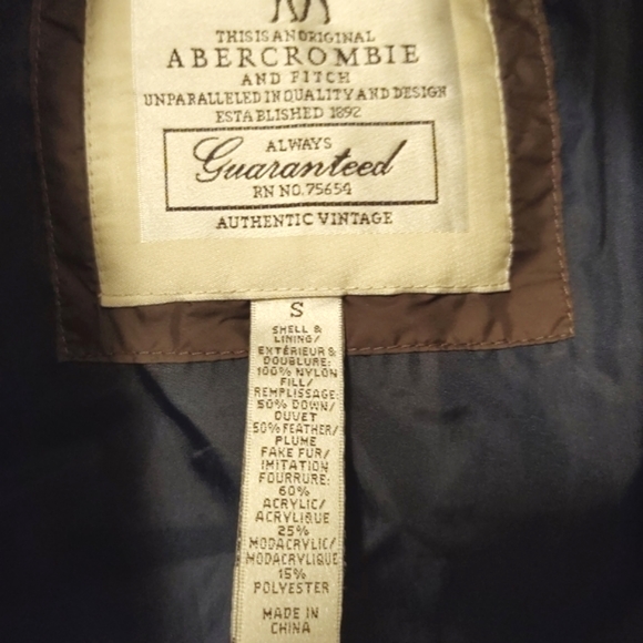 Abercrombie & Fitch puffer jacket. - Picture 6 of 6